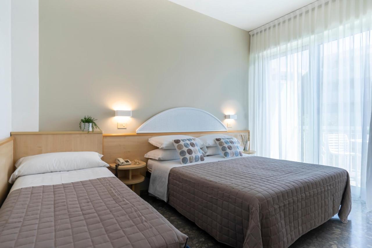 Hotel Constellation Rimini Extérieur photo