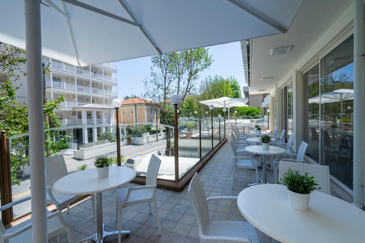 Hotel Constellation Rimini Extérieur photo