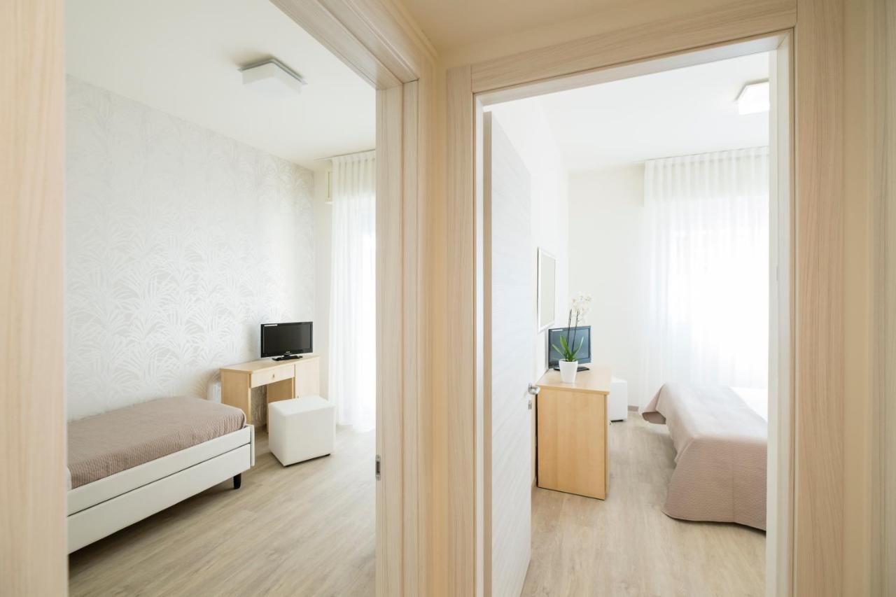 Hotel Constellation Rimini Extérieur photo