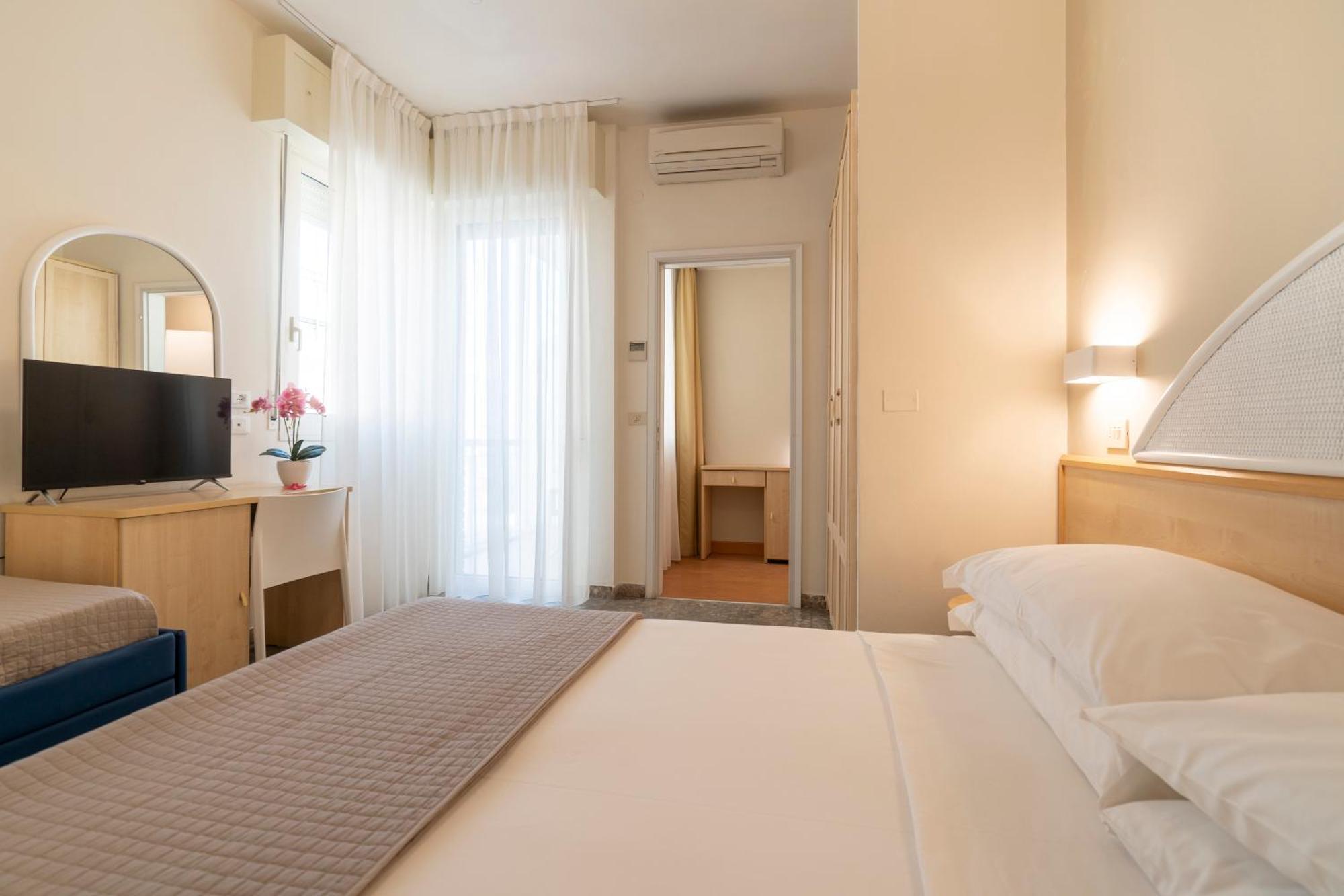 Hotel Constellation Rimini Extérieur photo